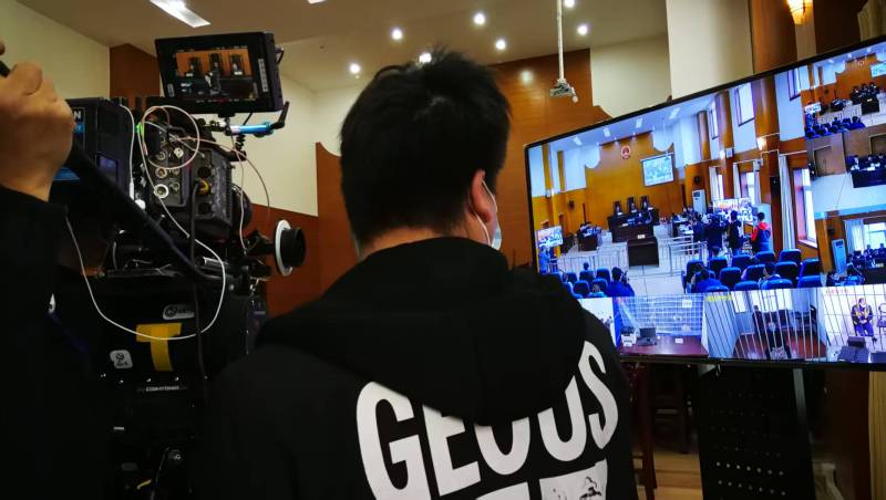 AI生成VS人工创意——旬阳县广告片拍摄公司的技术浪漫主义实践